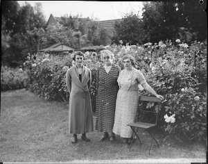 Two unidentified persons and Miss E Neate