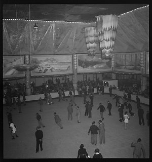 File 11: Sydney, Glaciarium, [1930s-1950s] / photograph...