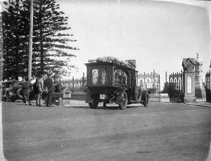 Hearse arriving at Waverley cemetery