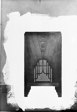 A new AWA cabinet five-valve radio