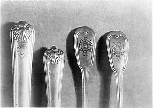 Regal crest on silver handled cutlery