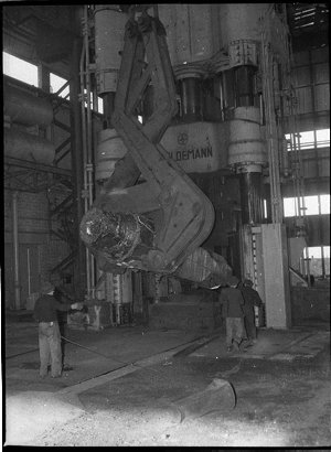 Large ingot at Comm. Steel