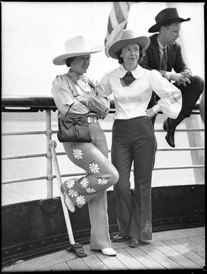Arrival of cowgirls and boys by "Monterey"
