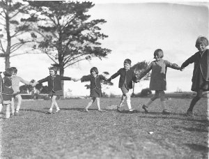 Children at play, Dalwood Homes, Balgowlah