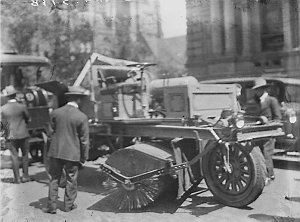 The prime-mover [Sydney Council's first motorised stree...