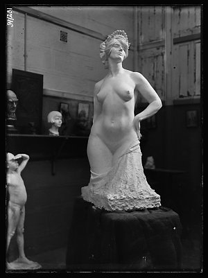 Item 231: Mrs Rose Lindsay, statue / photograph by Haro...
