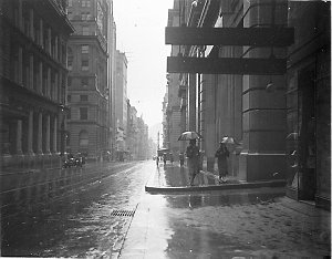 Pitt Street on rainy day.  Between the GPO & Commonweal...