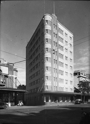 Block of flats (in Flinders Street ?)