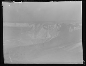 Q370: The wall face of the Shackleton Shelf / Frank Wil...