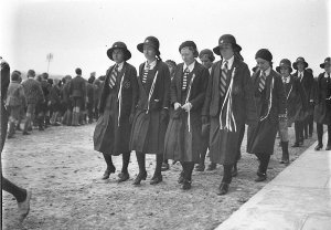 Catholic schoolchildren at Cerretti memorial, Manly