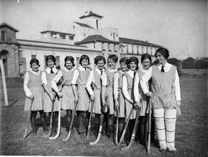 Schoolgirl hockey team, Sydney University