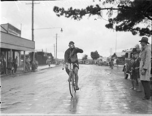 Dunlop Road race (Goulburn to Sydney): J.M. Maher, Vic....