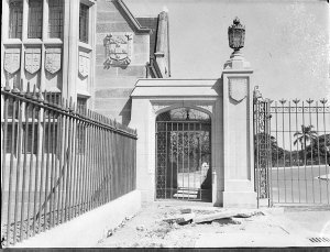 New Sydney University gates and lodge
