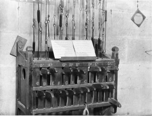 A manual carillon console
