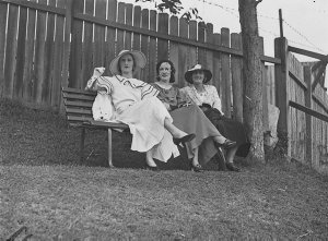 Three socalite spectators at Country Week tennis