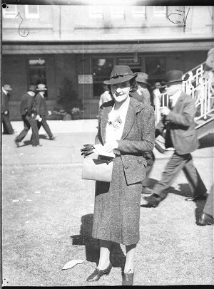 Autumn race fashions