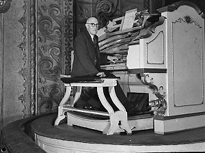Alf Rose at State Theatre Wurlitzer organ