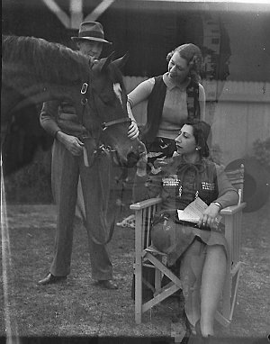 2UW Players at stables, Randwick