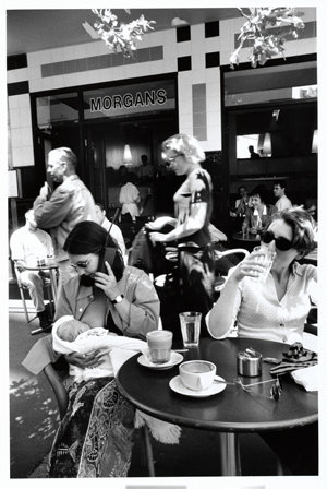 Cafe scene, Darlinghurst, 1995 / photographed by Scott ...
