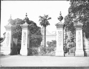 Botanic Gardens gates