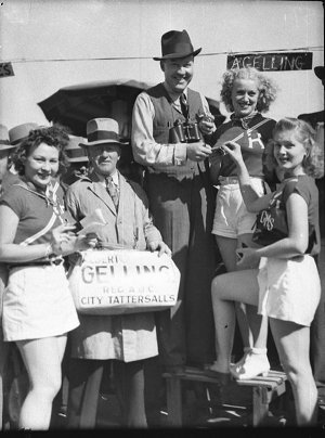 Hollywood Hotel Revue Company girls at Kembla Races (ta...