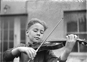 Young boy violinist at Eisteddfod