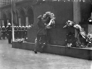 RMC Commander places wreath on the Cenotaph