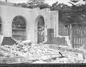 Demolishing buildings at Old South Head Road and Manly