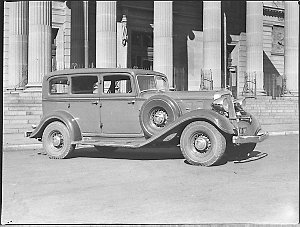 1933 Chrysler Royal 8 sedan