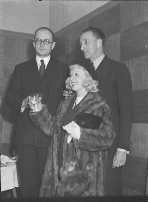 Cocktail party to Miss Violet Carlson