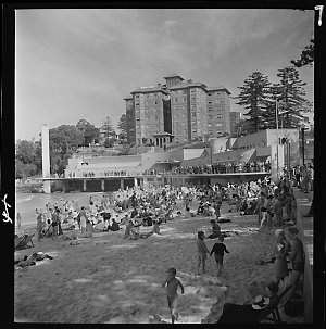 File 38: Manly Beach, [1940s-1950s] / photographed by M...