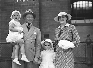 Cricketer bert Oldfield, his wife and two daughters, Ce...