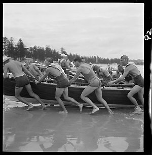File 13: Beaching the boat, lifesavers, Bondi, 1930s / ...