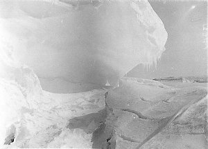 Q096: Along the edge of the Shackleton Shelf / Morton H...