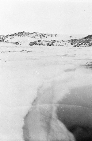 Q611: Along the ice foot / Archibald Lang McLean