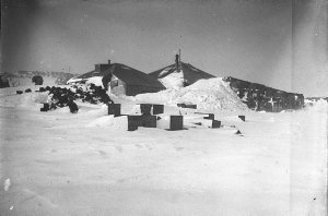 H688: Winter Quarters Hut, early in autumn / Frank Hurl...