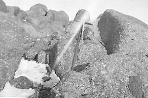 Q694: Porphyritic granite at Penguin Point, King George...