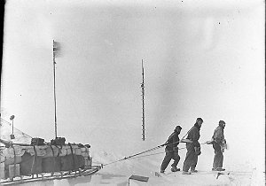H214: Jones' Kaiser Wilhelm Land Party leaving The Grot...