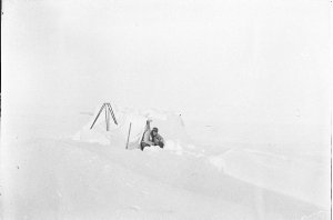 H007: Kennedy observing on the Shackleton Ice Shelf / C...