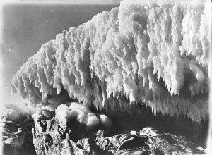 H002: A fretted ice face / Frank Hurley