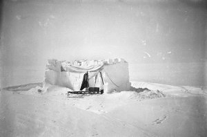 H252: Igloo over the ice-shaft. The Grottoes / C. Archi...
