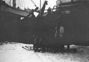 Q236: West Base Party photographed on the floe / Percy ...