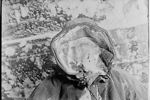 H167: An ice-mask / Frank Hurley