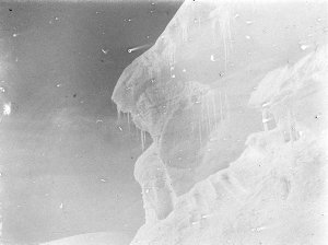 Q143: Ice formation on face of Shackleton Shelf / Morto...