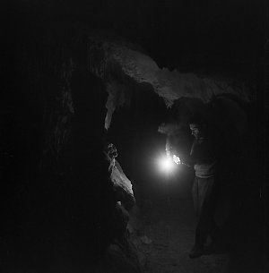 File 08: Coolong [Colong] caves, 1930-1949 / photograph...