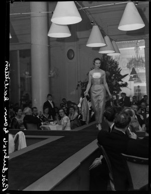 Gown exhibition. Melbourne, 22 May 1956 / photographs b...