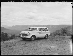 Car test. Penrith, 30 September 1958 / photographs by Lynch
