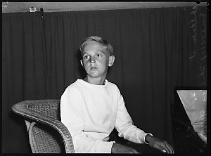 Children at Embassy Theatre, 8 January 1949 / photographs by Grimes
