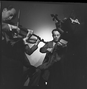 File 07: Budapest string quartet, 1938 / photographed b...
