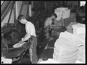 Henderson's hats. Factories, 17 February 1936 / photogr...